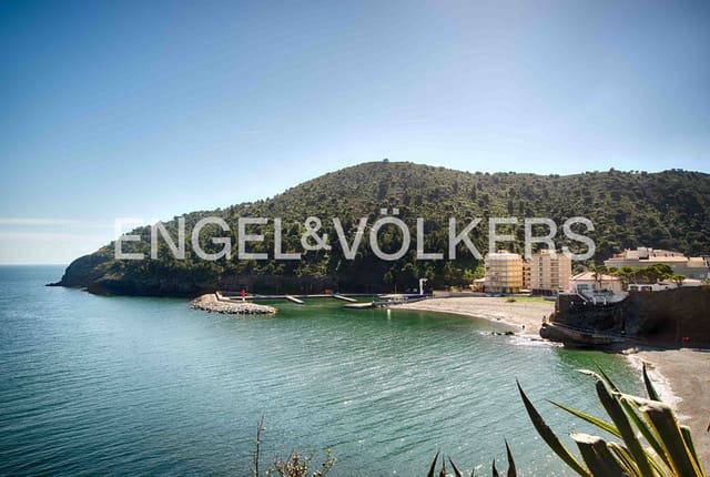 Chalet de 3 habitaciones en Colera en venta con piscina garaje - 1.400.000 € (Ref: 9696768)