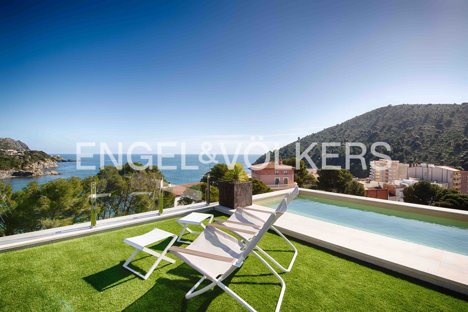 3 bedroom Villa for sale in Colera with pool garage - € 1,400,000 (Ref: 9696768)