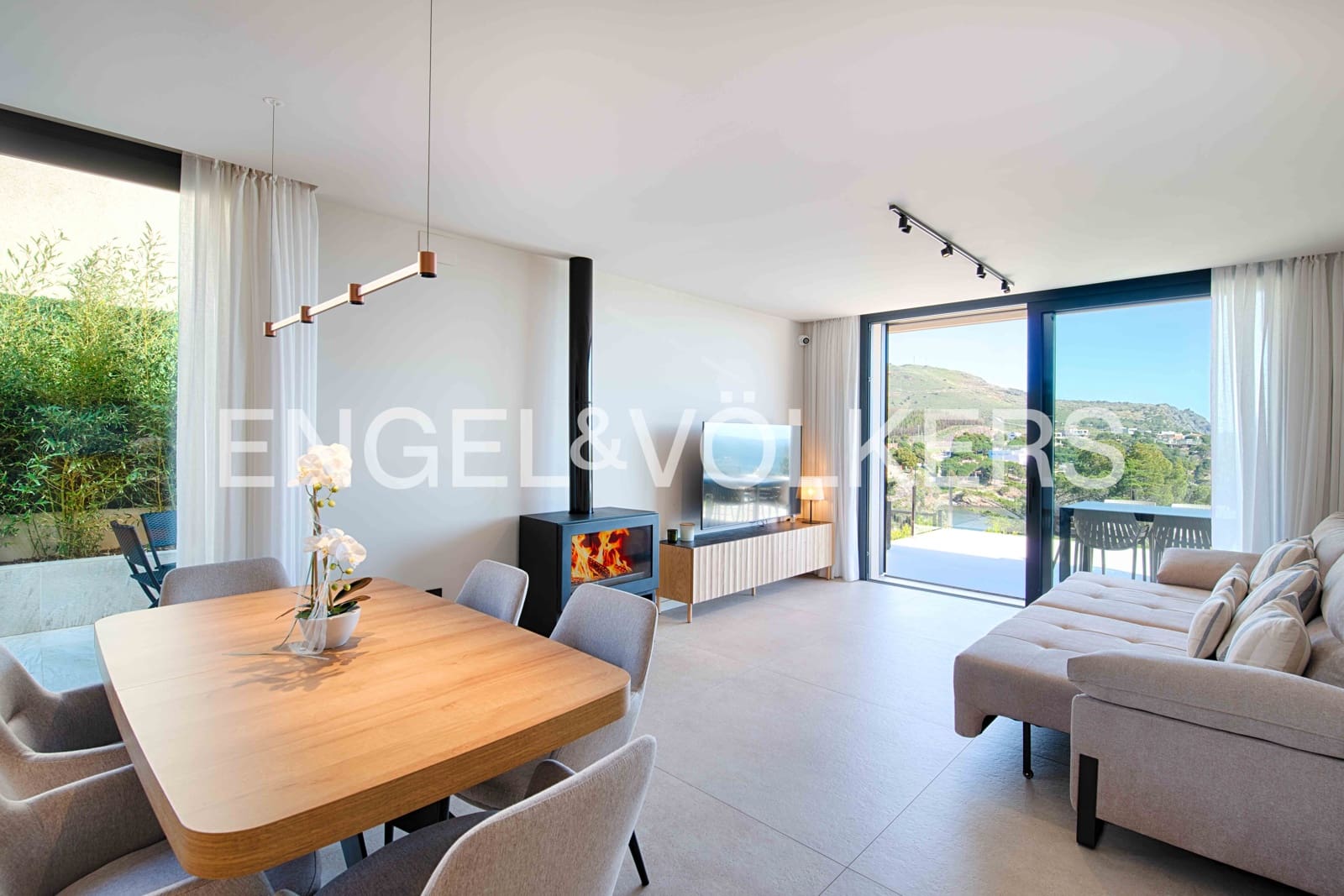 3 bedroom Villa for sale in Colera with pool garage - € 1,400,000 (Ref: 9696768)