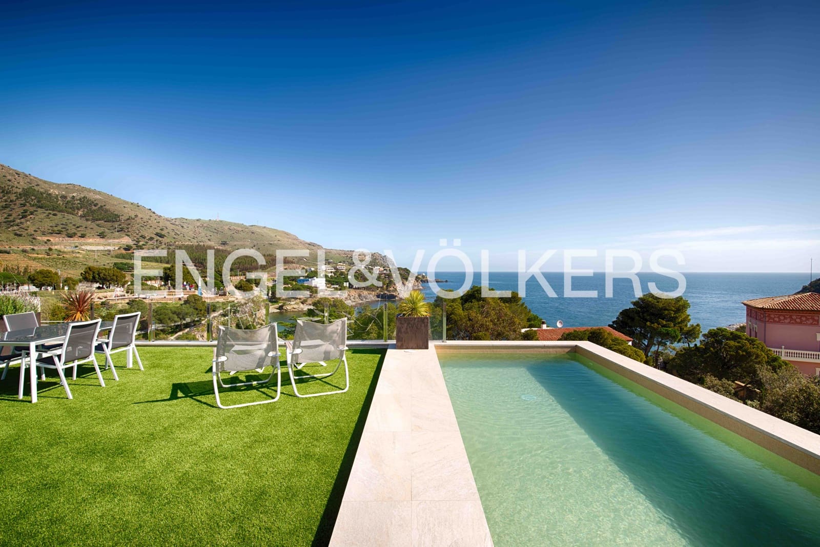 3 bedroom Villa for sale in Colera with pool garage - € 1,400,000 (Ref: 9696768)