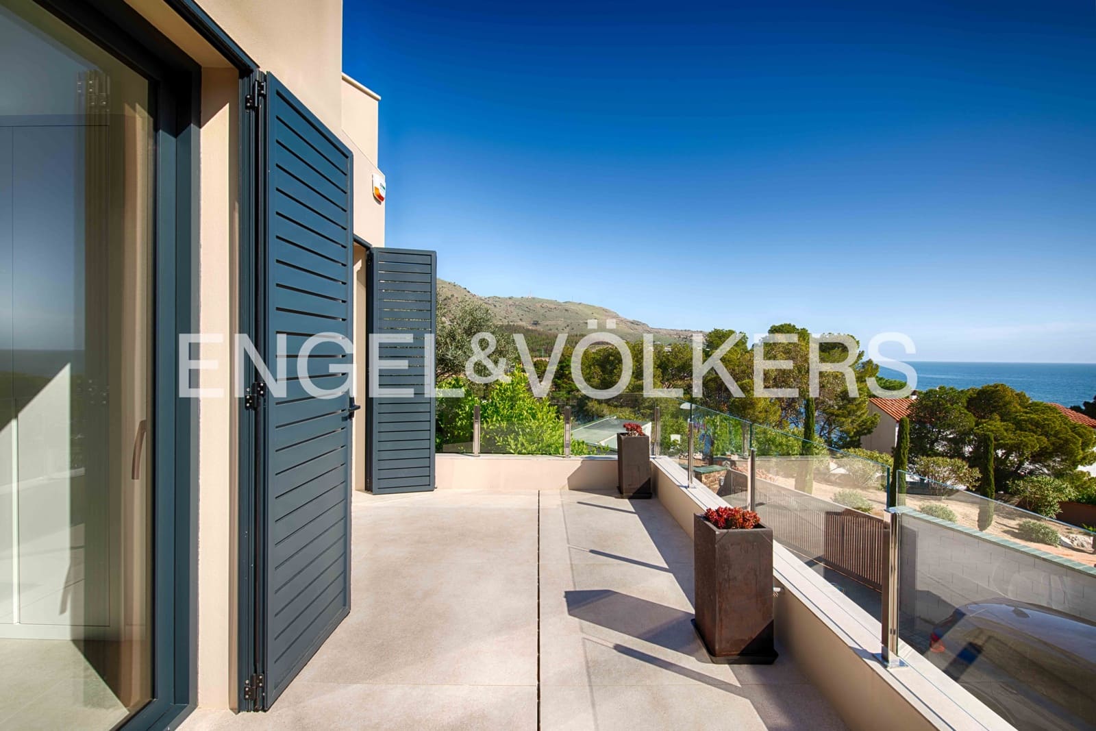 3 bedroom Villa for sale in Colera with pool garage - € 1,400,000 (Ref: 9696768)