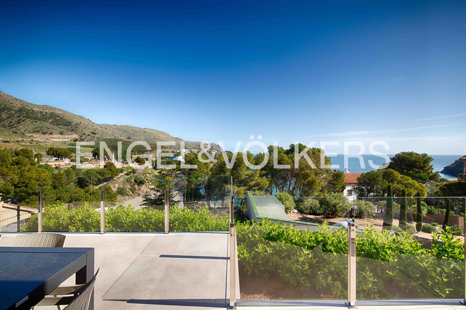 3 bedroom Villa for sale in Colera with pool garage - € 1,400,000 (Ref: 9696768)