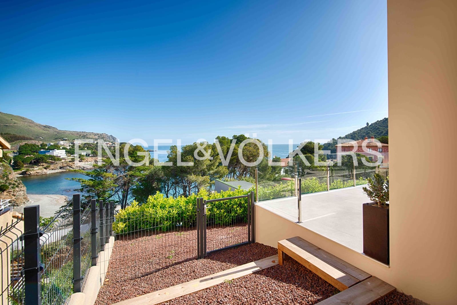 3 bedroom Villa for sale in Colera with pool garage - € 1,400,000 (Ref: 9696768)