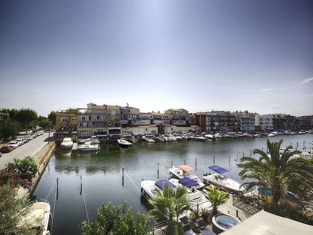 3 slaapkamer Appartement te koop in Empuriabrava met garage - € 330.000 (Ref: 9697772)