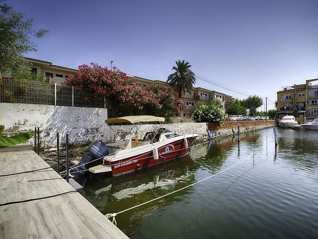 3 bedroom Apartment for sale in Empuriabrava, Castelló d'Empúries with garage - € 330,000 (Ref: 9697772)