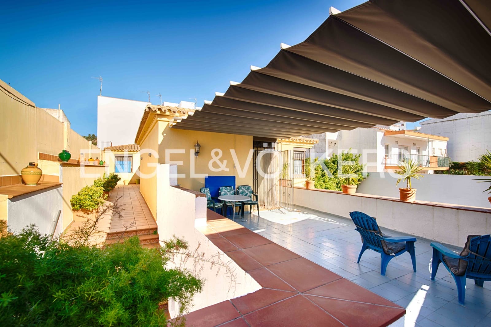 6 bedroom Terraced Villa for sale in Llanca with pool garage - € 850,000 (Ref: 9714097)