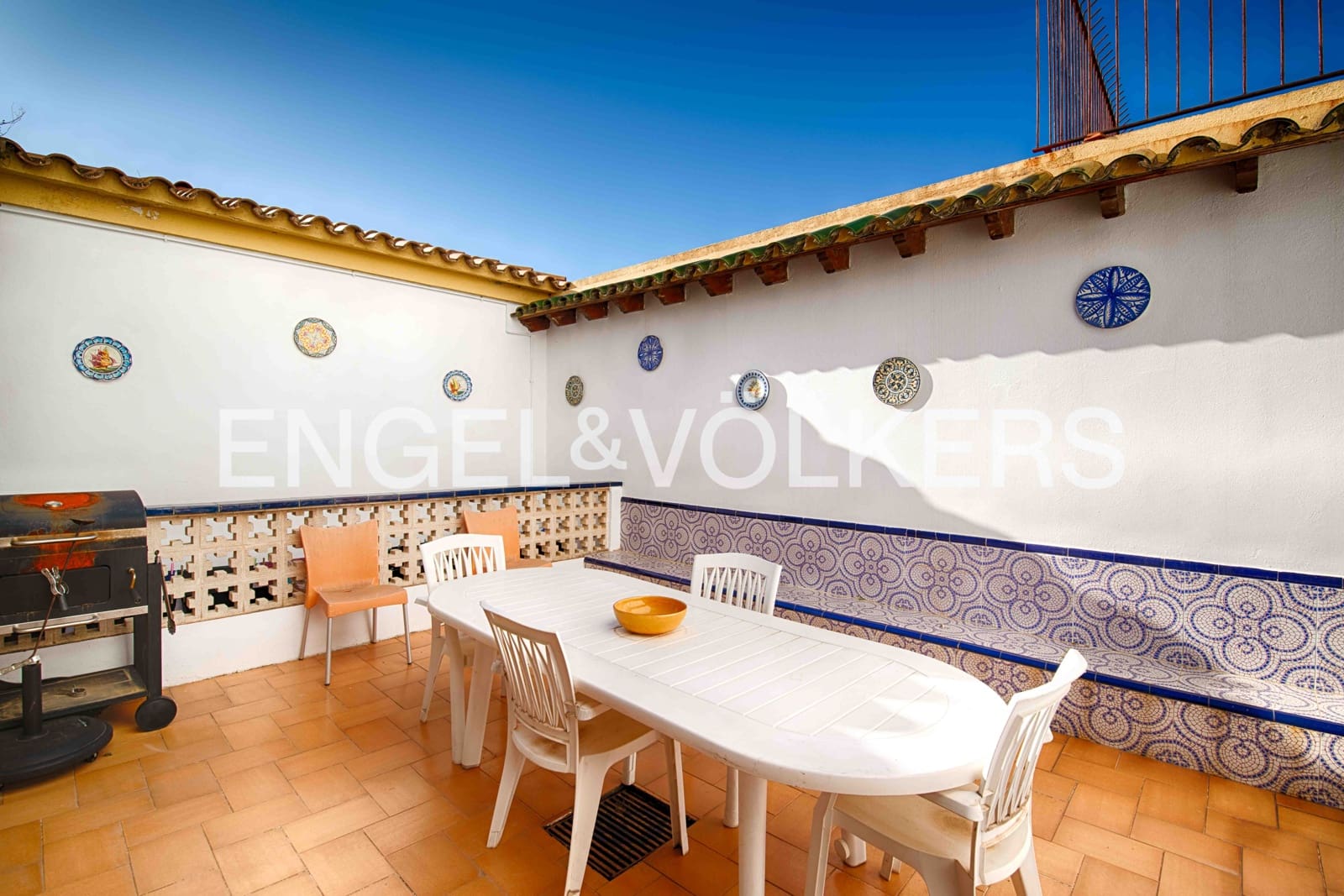 6 bedroom Terraced Villa for sale in Llanca with pool garage - € 850,000 (Ref: 9714097)
