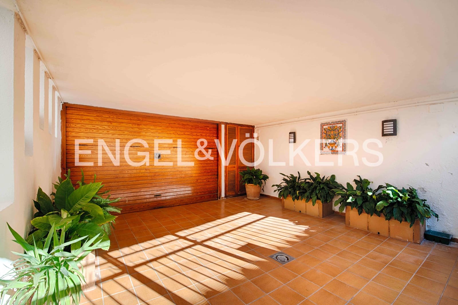 6 bedroom Terraced Villa for sale in Llanca with pool garage - € 850,000 (Ref: 9714097)