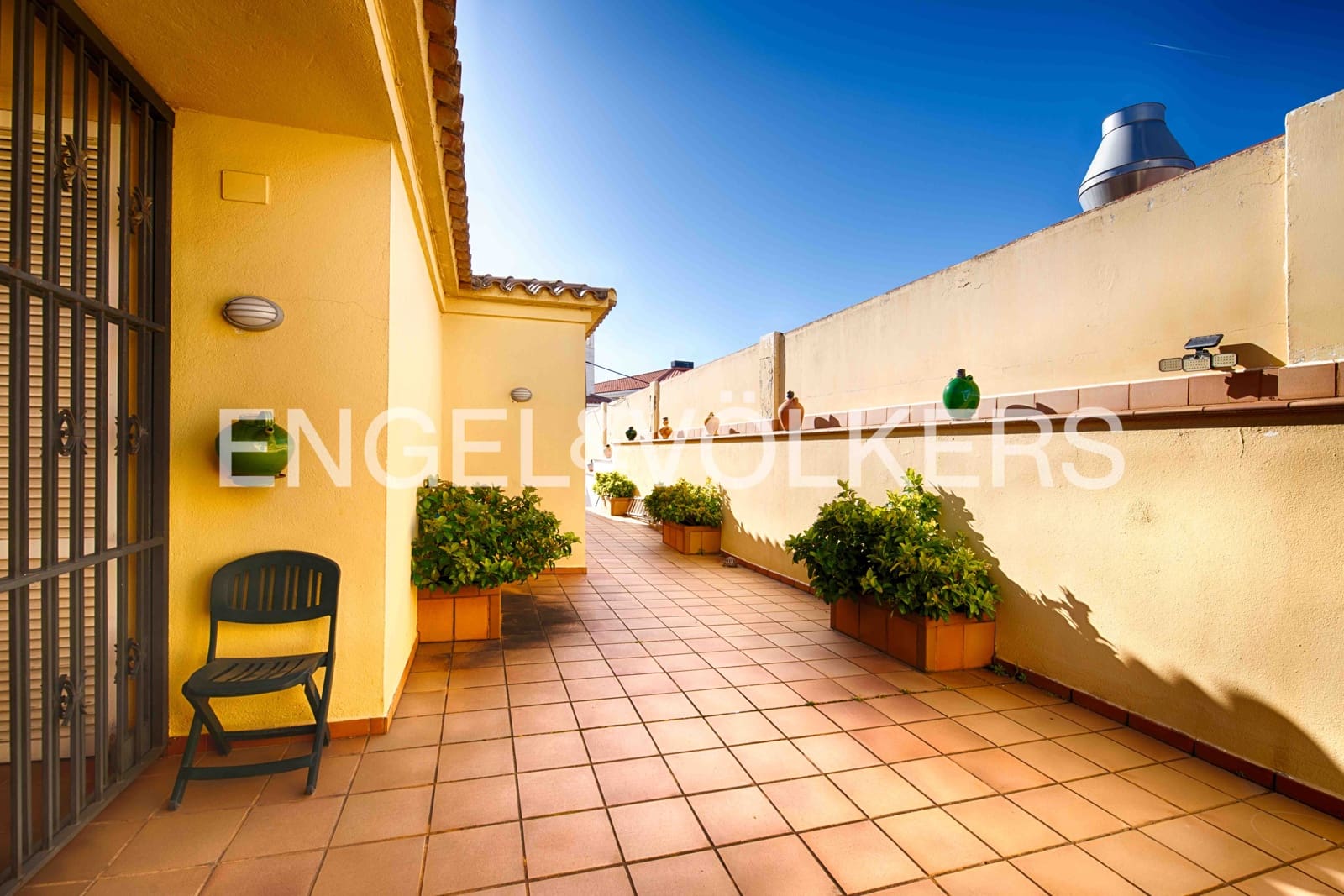 6 bedroom Terraced Villa for sale in Llanca with pool garage - € 850,000 (Ref: 9714097)