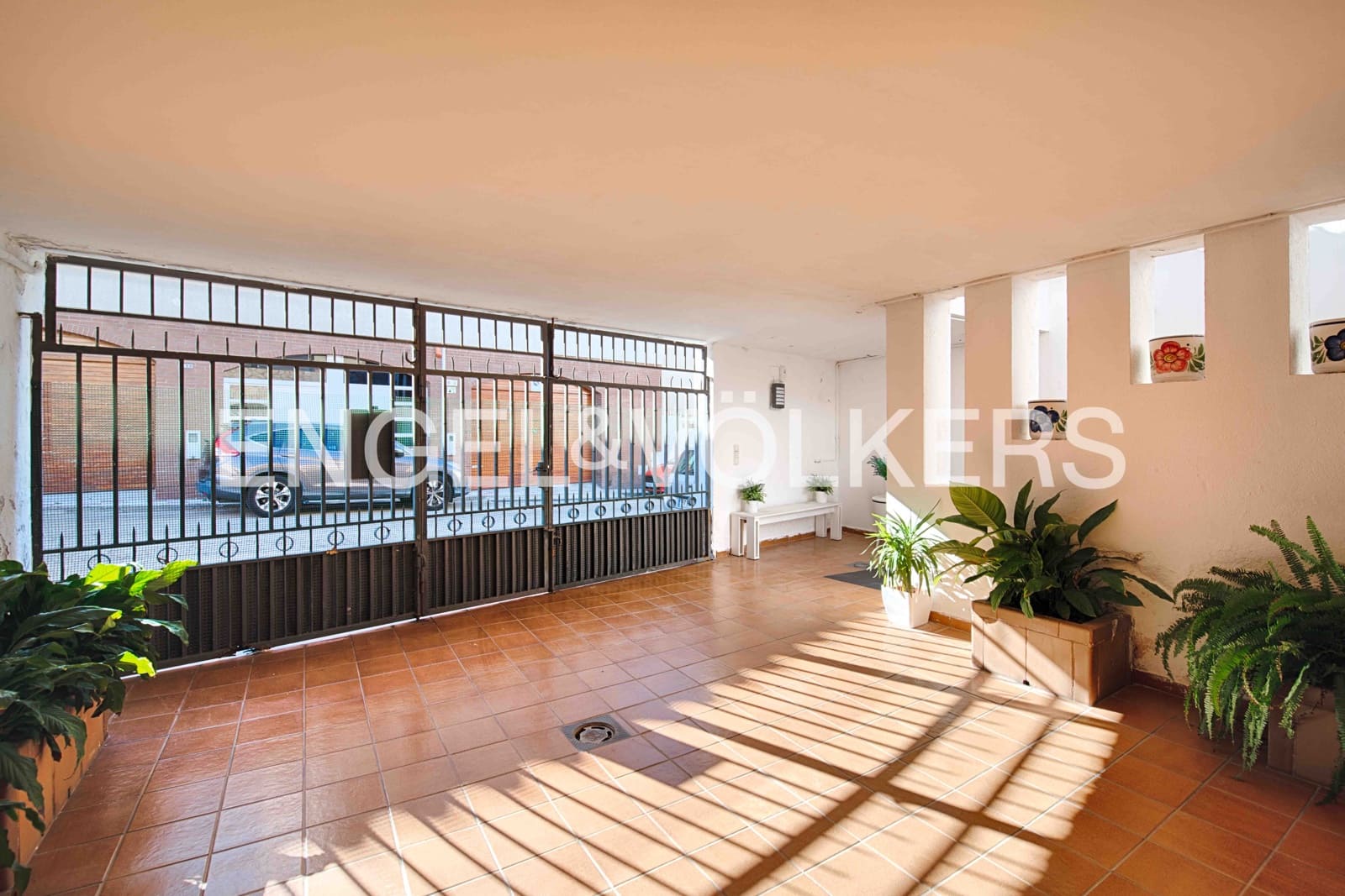 6 bedroom Terraced Villa for sale in Llanca with pool garage - € 850,000 (Ref: 9714097)