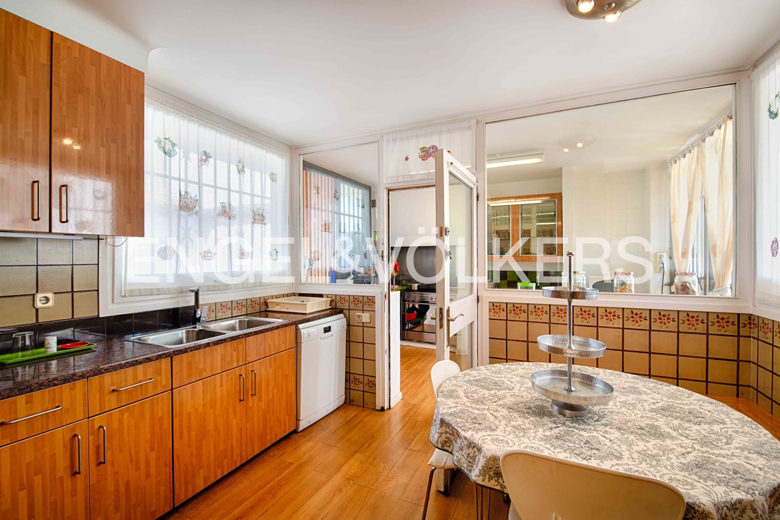 6 bedroom Terraced Villa for sale in Llanca with pool garage - € 850,000 (Ref: 9714097)