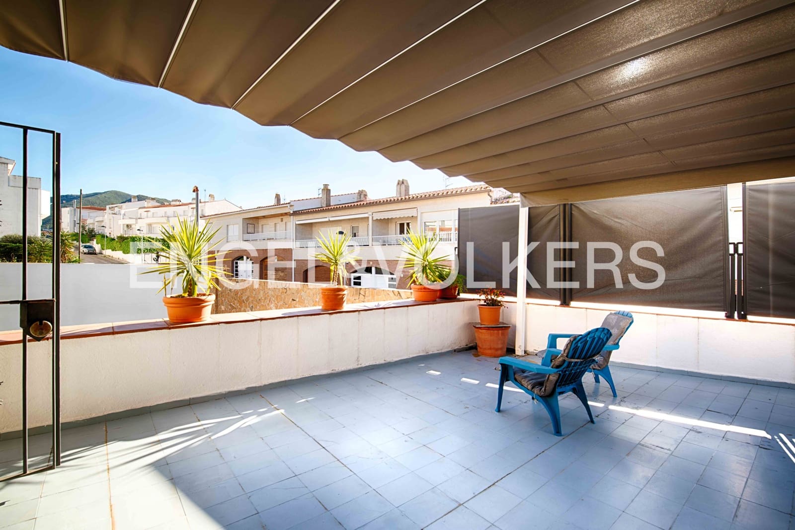 6 bedroom Terraced Villa for sale in Llanca with pool garage - € 850,000 (Ref: 9714097)