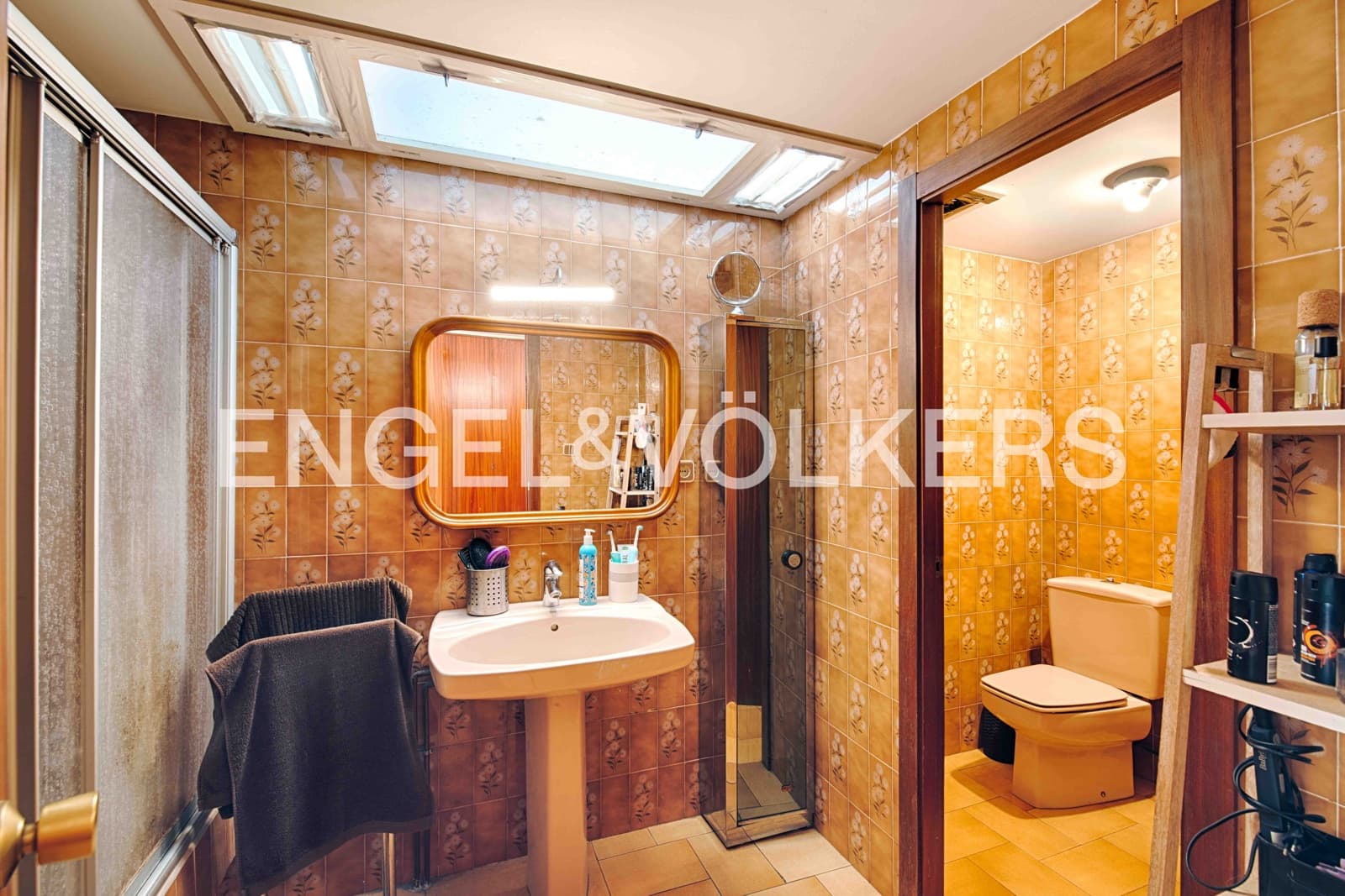 6 bedroom Terraced Villa for sale in Llanca with pool garage - € 850,000 (Ref: 9714097)