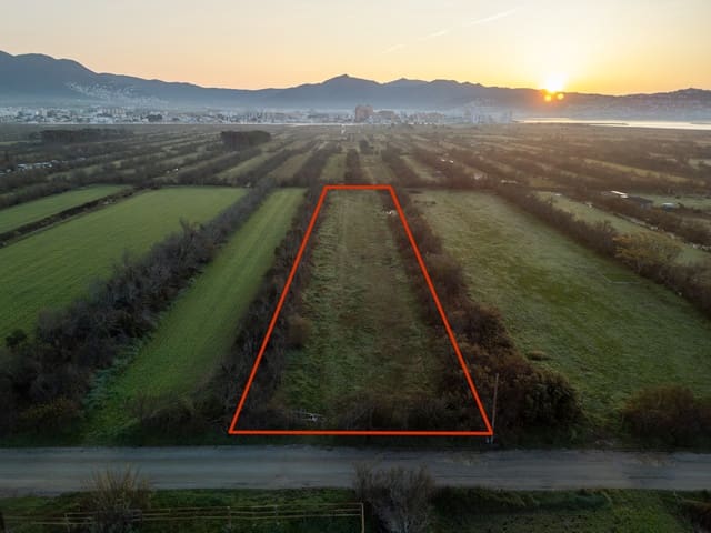 Terre non Aménagée à vendre à Empuriabrava, Castelló d'Empúries - 17 000 € (Ref: 9730711)