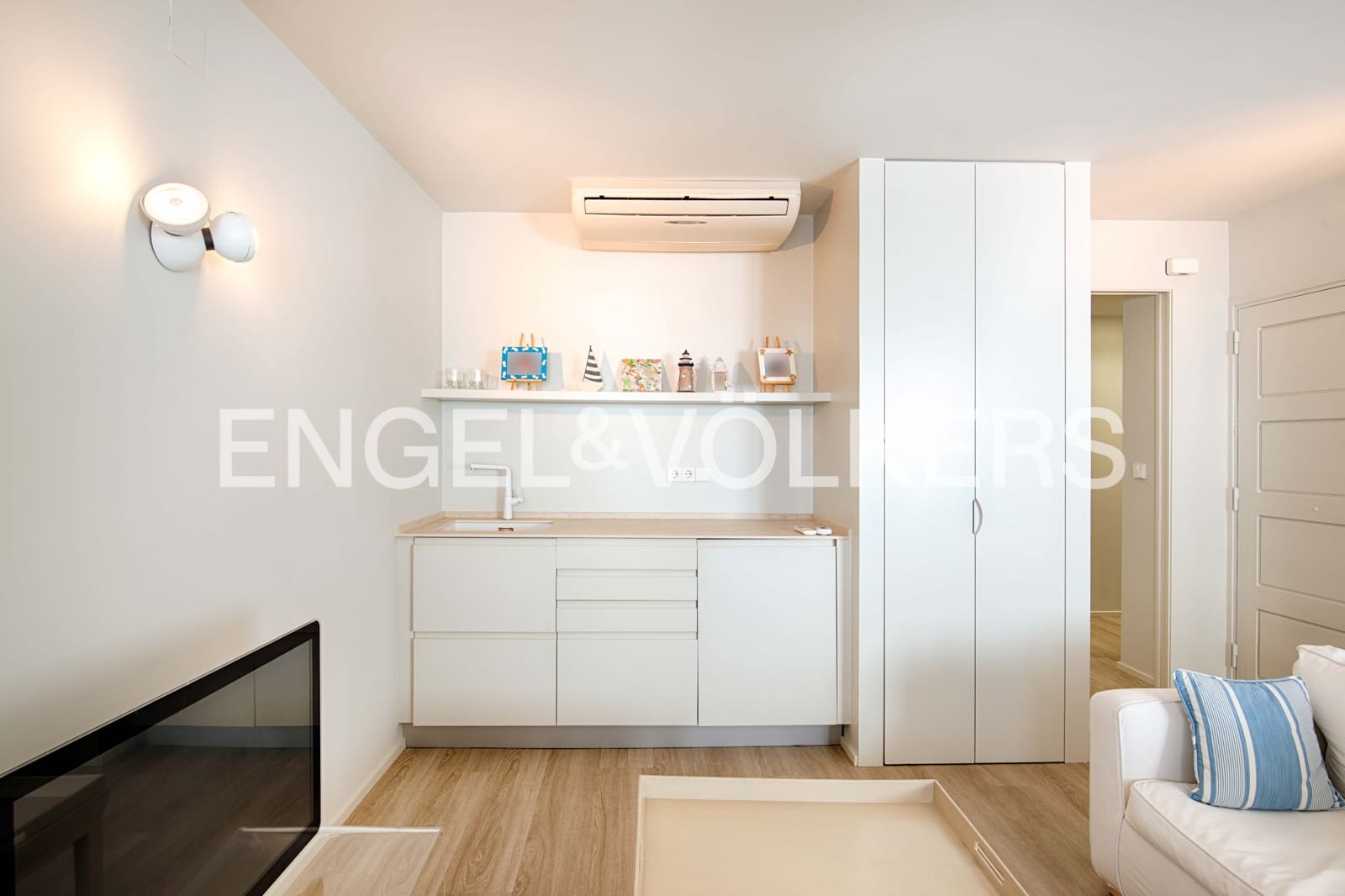 8 bedroom Villa for sale in El Port de la Selva with garage - € 1,800,000 (Ref: 9733777)