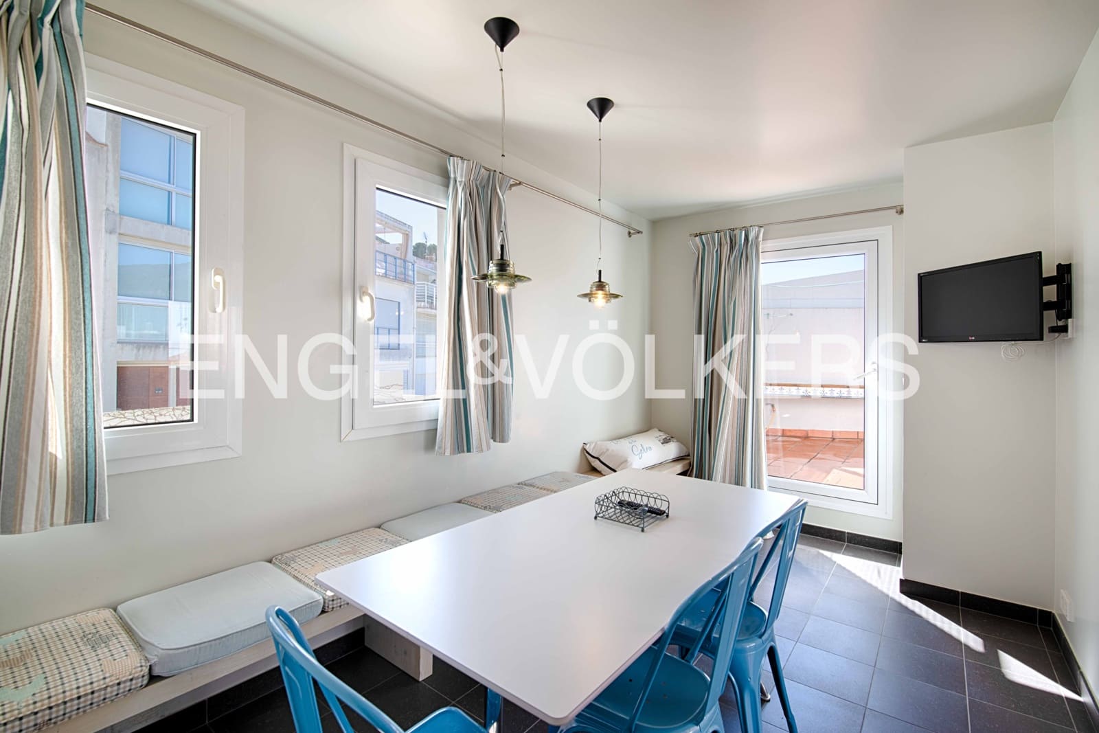 8 bedroom Villa for sale in El Port de la Selva with garage - € 1,800,000 (Ref: 9733777)