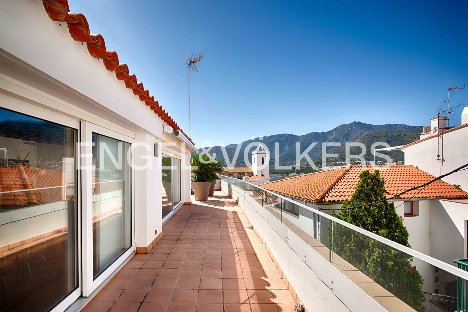 8 bedroom Villa for sale in El Port de la Selva with garage - € 1,800,000 (Ref: 9733777)