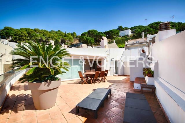 8 bedroom Villa for sale in El Port de la Selva with garage - € 1,800,000 (Ref: 9733777)