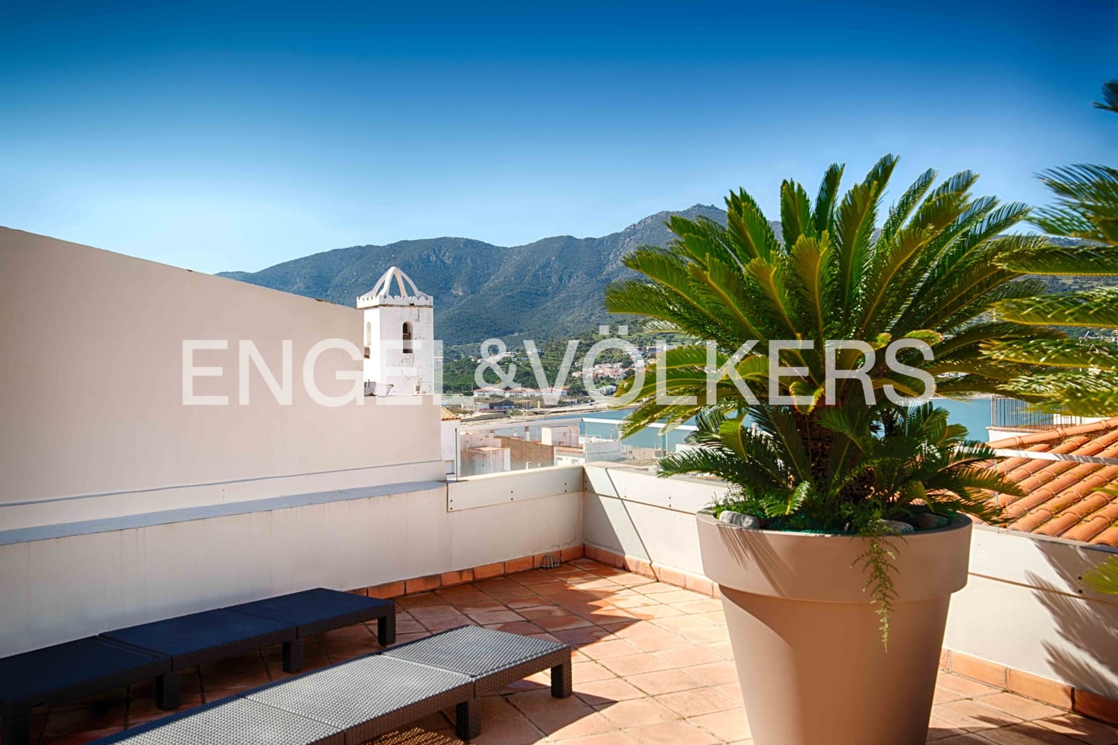 8 bedroom Villa for sale in El Port de la Selva with garage - € 1,800,000 (Ref: 9733777)