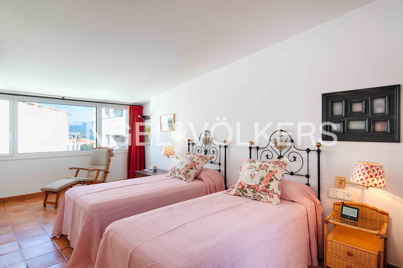 8 bedroom Villa for sale in El Port de la Selva with garage - € 1,800,000 (Ref: 9733777)