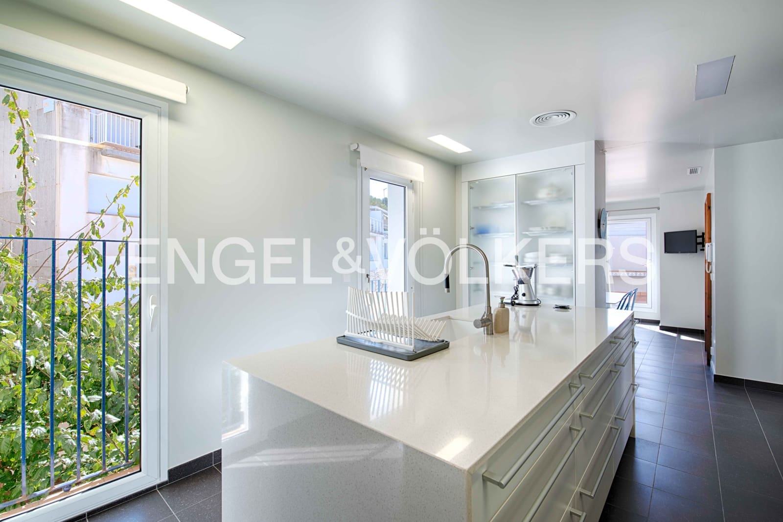 8 bedroom Villa for sale in El Port de la Selva with garage - € 1,800,000 (Ref: 9733777)