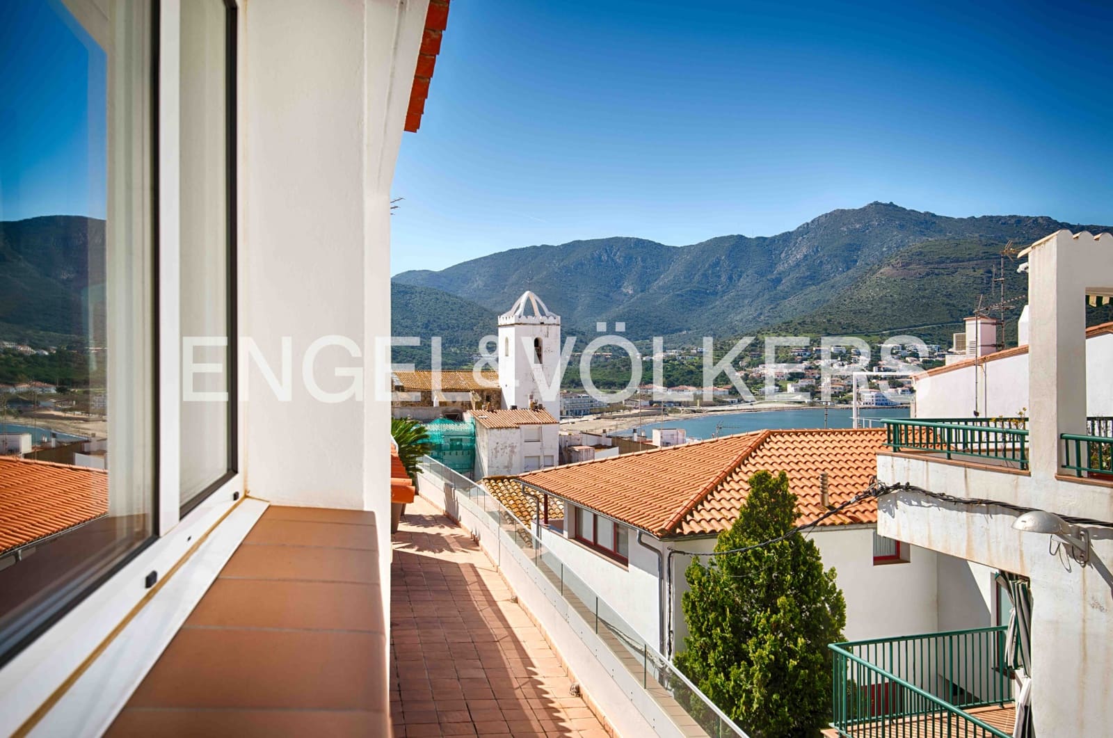 8 bedroom Villa for sale in El Port de la Selva with garage - € 1,800,000 (Ref: 9733777)