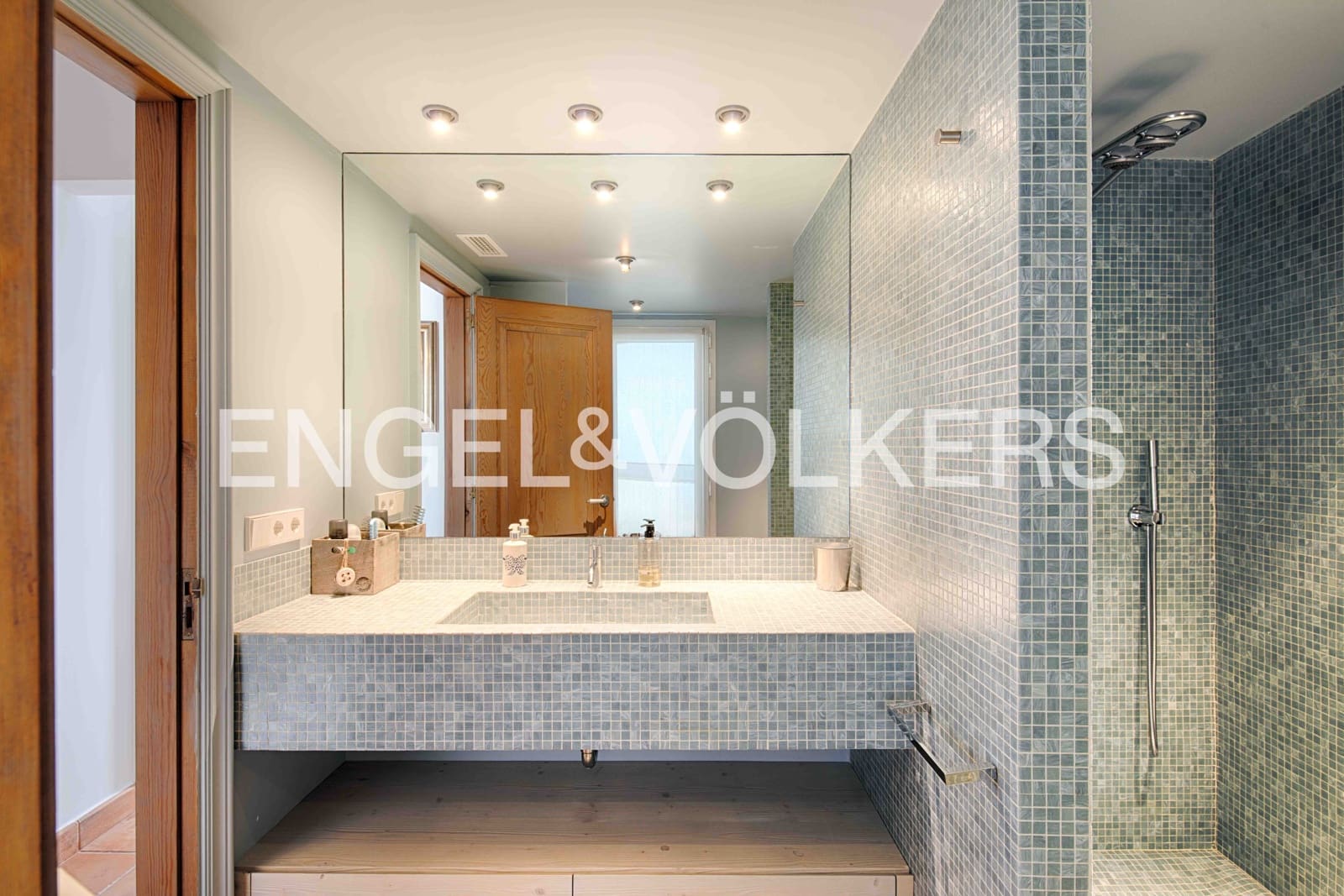 8 bedroom Villa for sale in El Port de la Selva with garage - € 1,800,000 (Ref: 9733777)