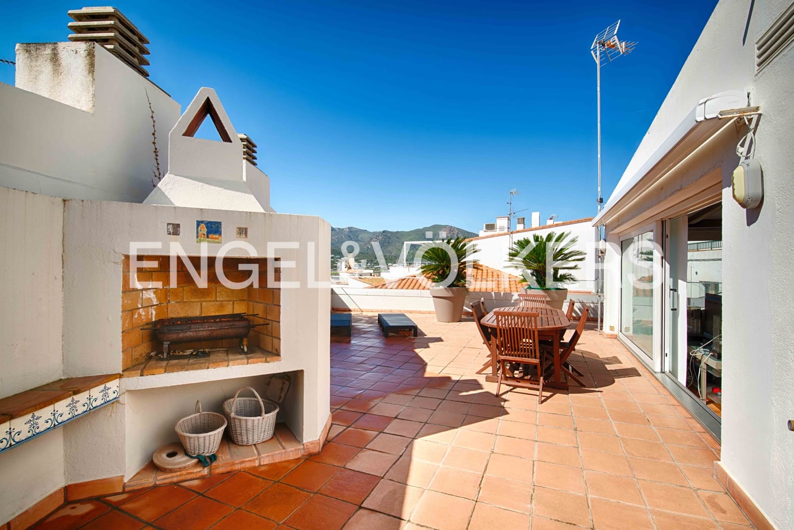 8 bedroom Villa for sale in El Port de la Selva with garage - € 1,800,000 (Ref: 9733777)