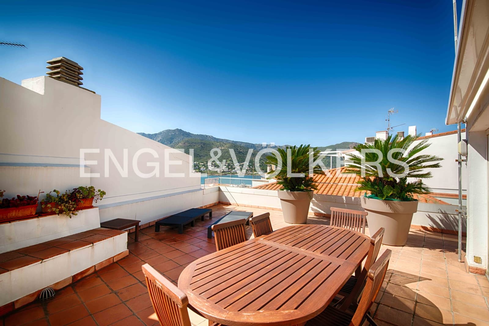 8 bedroom Villa for sale in El Port de la Selva with garage - € 1,800,000 (Ref: 9733777)