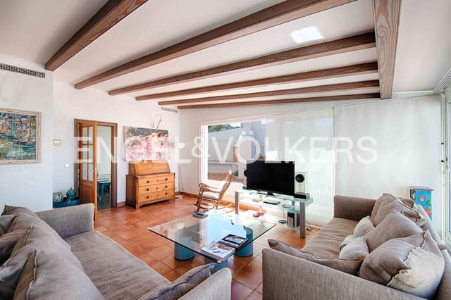 8 bedroom Villa for sale in El Port de la Selva with garage - € 1,800,000 (Ref: 9733777)