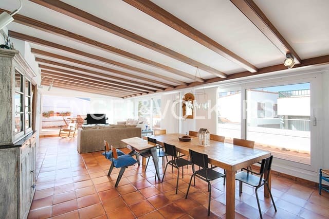 8 bedroom Villa for sale in El Port de la Selva with garage - € 1,800,000 (Ref: 9733777)
