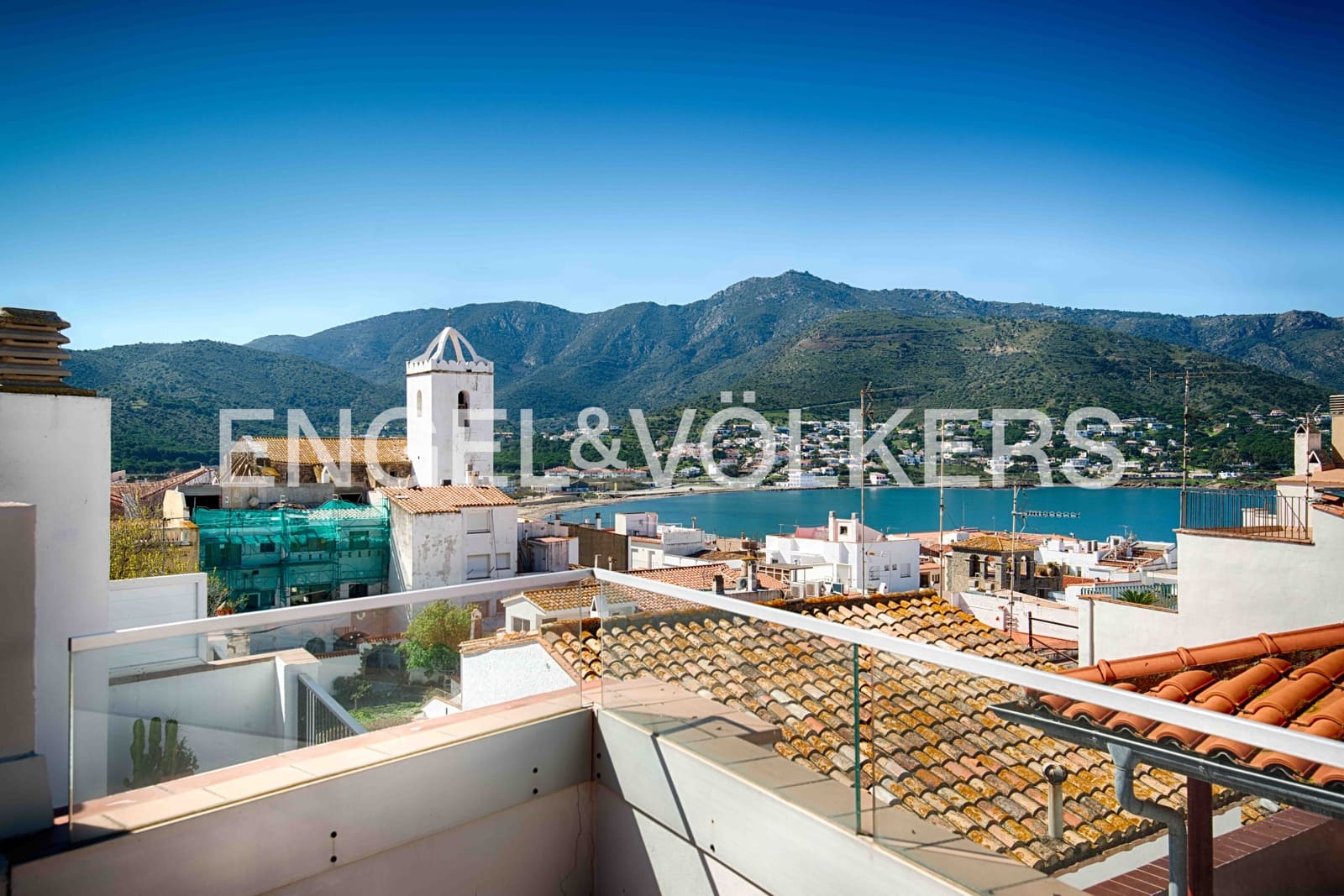 8 bedroom Villa for sale in El Port de la Selva with garage - € 1,800,000 (Ref: 9733777)