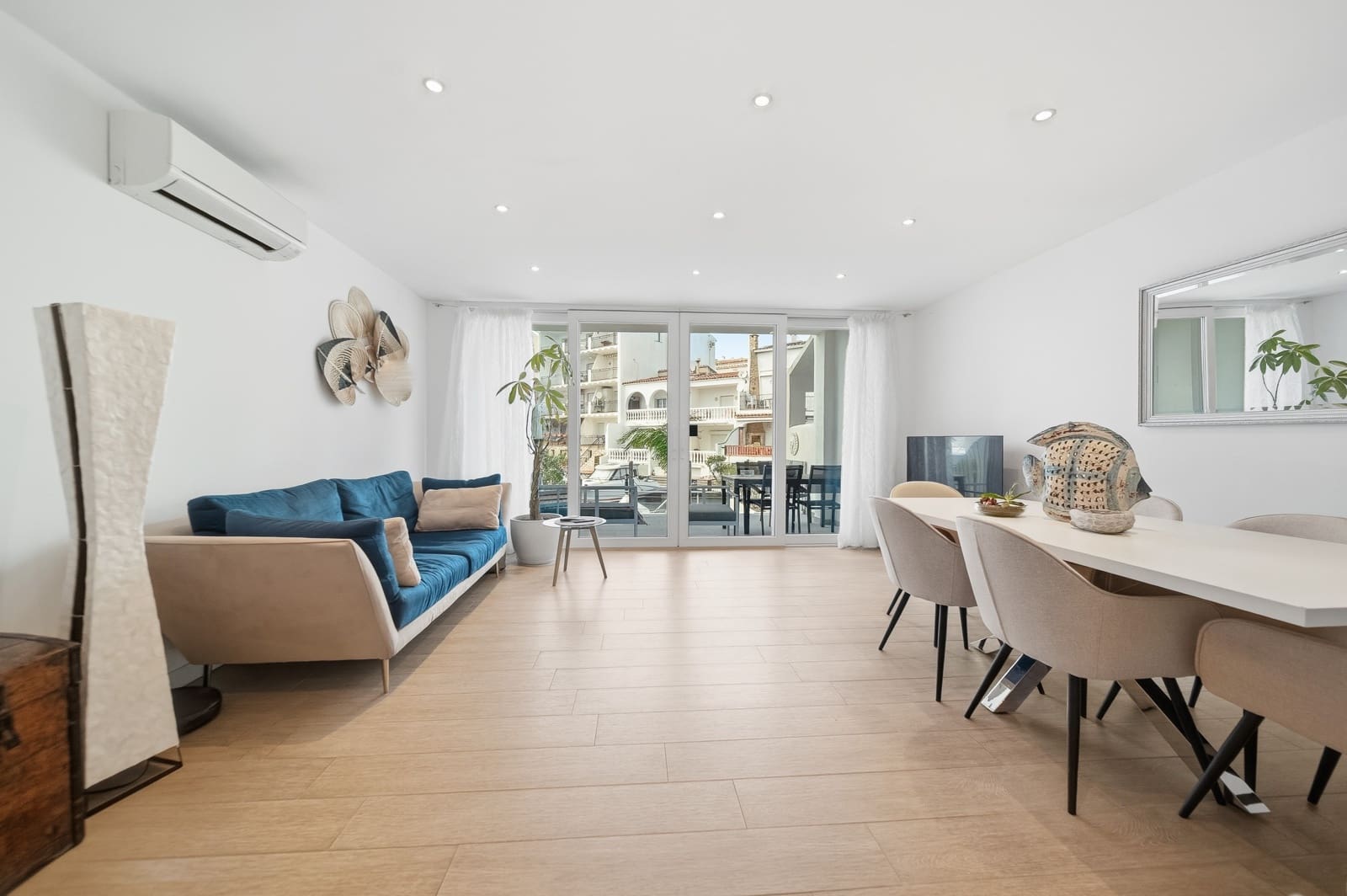 3 bedroom Townhouse for sale in Empuriabrava with garage - € 549,000 (Ref: 9740591)