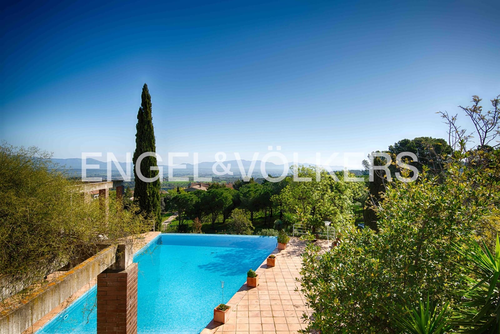 5 sypialnia Willa na sprzedaż w Llers z basenem garażem - 1 650 000 € (Ref: 9756338)