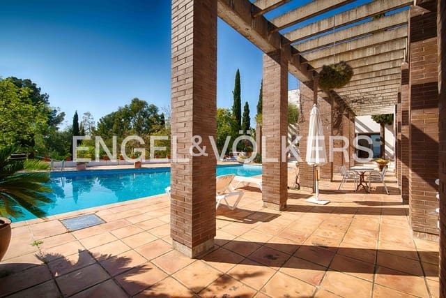 5 bedroom Villa for sale in Llers with pool garage - € 1,480,000 (Ref: 9756338)