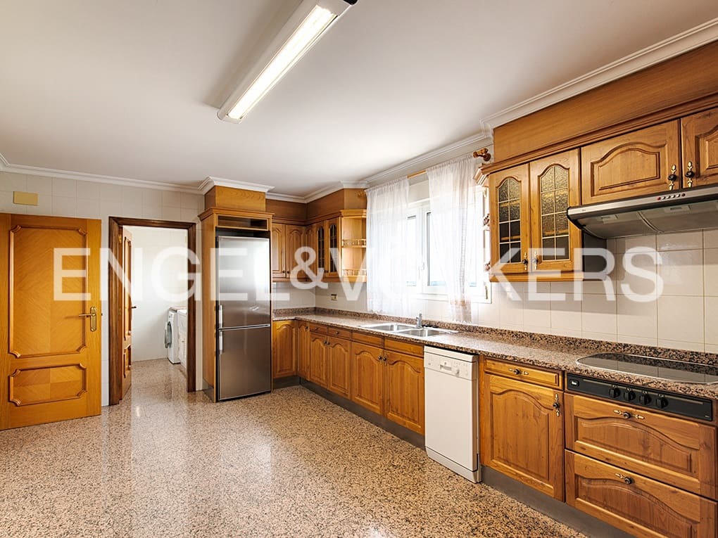 4 makuuhuone Huvila myytävänä paikassa Figueres mukana 
autotalli - 490 000 € (Ref: 9771857)