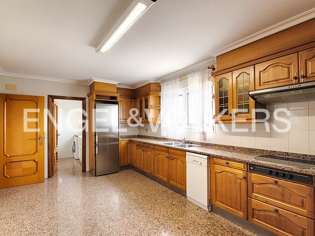 4 makuuhuone Huvila myytävänä paikassa Figueres mukana 
autotalli - 490 000 € (Ref: 9771857)