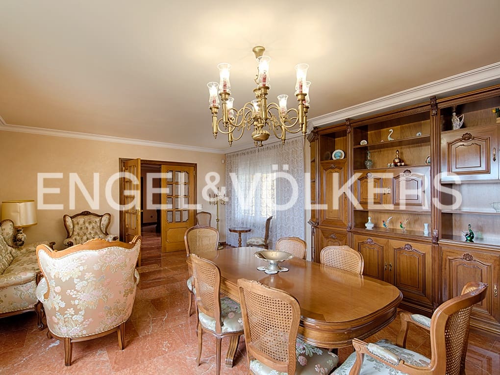 4 makuuhuone Huvila myytävänä paikassa Figueres mukana 
autotalli - 490 000 € (Ref: 9771857)