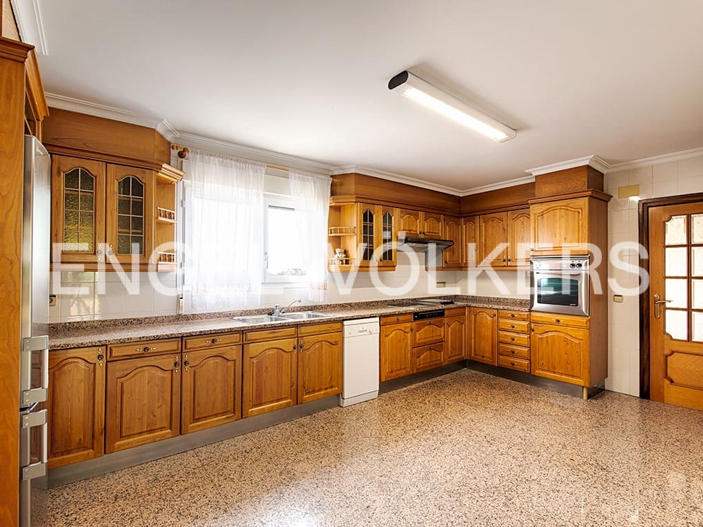 4 makuuhuone Huvila myytävänä paikassa Figueres mukana 
autotalli - 490 000 € (Ref: 9771857)