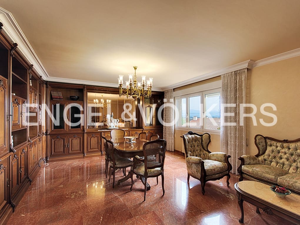 4 makuuhuone Huvila myytävänä paikassa Figueres mukana 
autotalli - 490 000 € (Ref: 9771857)