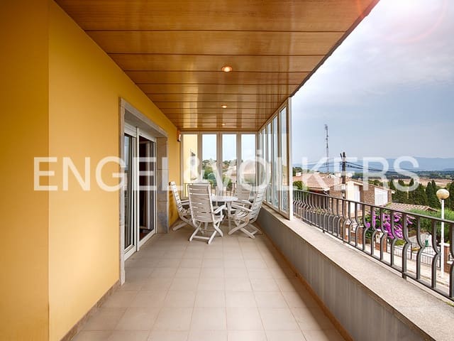 4 makuuhuone Huvila myytävänä paikassa Figueres mukana 
autotalli - 490 000 € (Ref: 9771857)