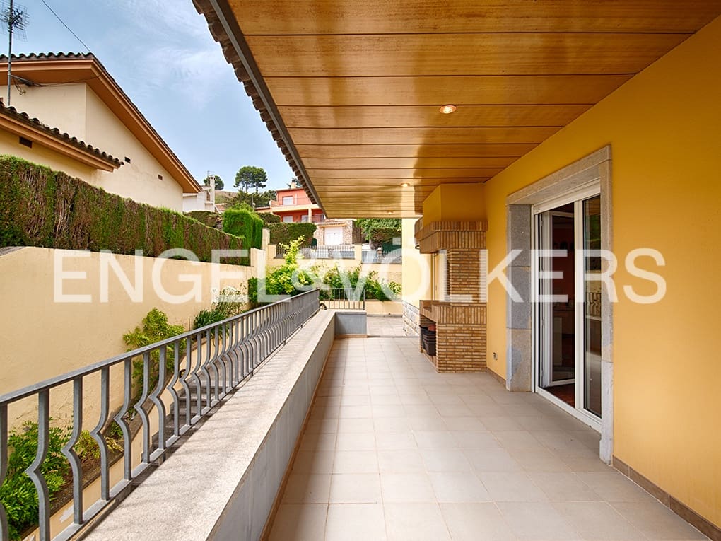 4 makuuhuone Huvila myytävänä paikassa Figueres mukana 
autotalli - 490 000 € (Ref: 9771857)