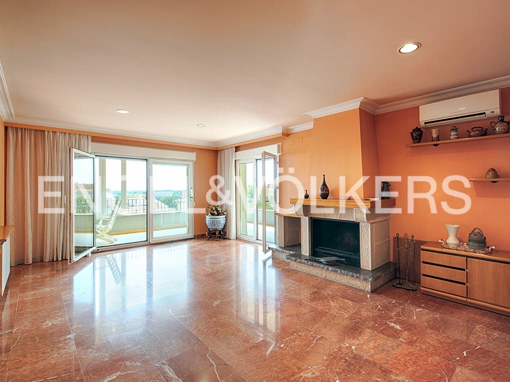 4 makuuhuone Huvila myytävänä paikassa Figueres mukana 
autotalli - 490 000 € (Ref: 9771857)