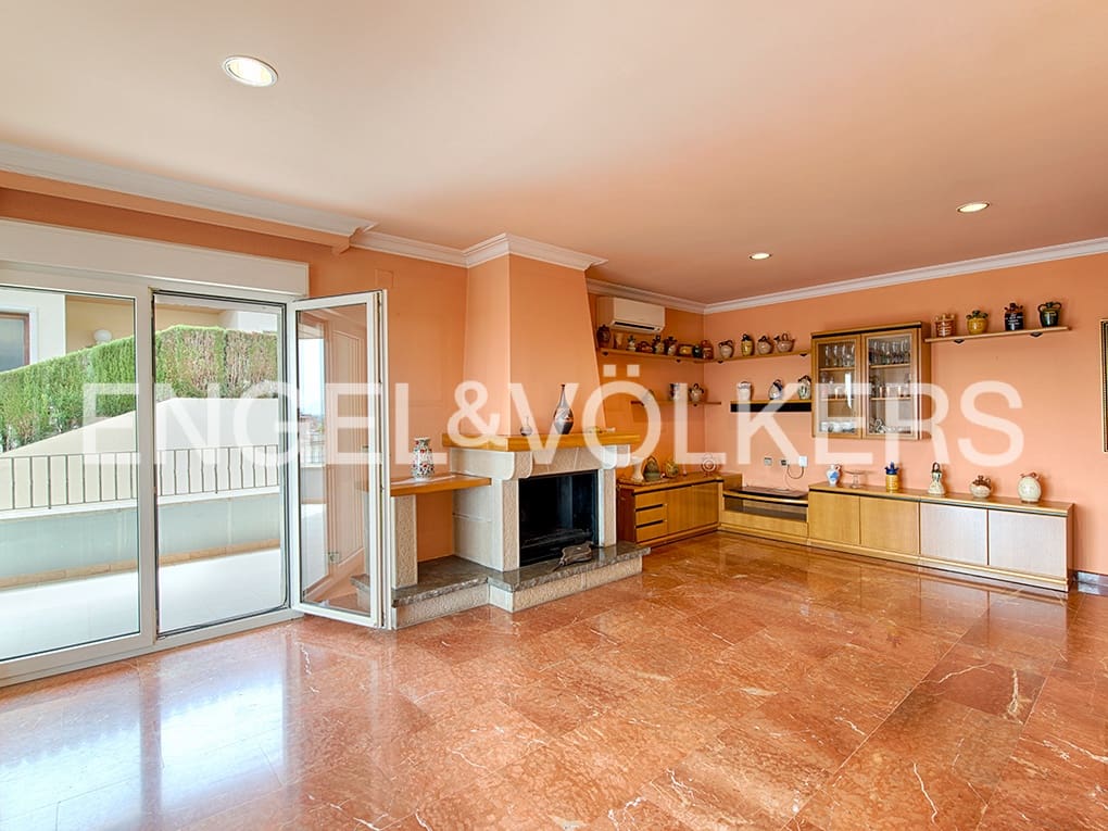 4 makuuhuone Huvila myytävänä paikassa Figueres mukana 
autotalli - 490 000 € (Ref: 9771857)