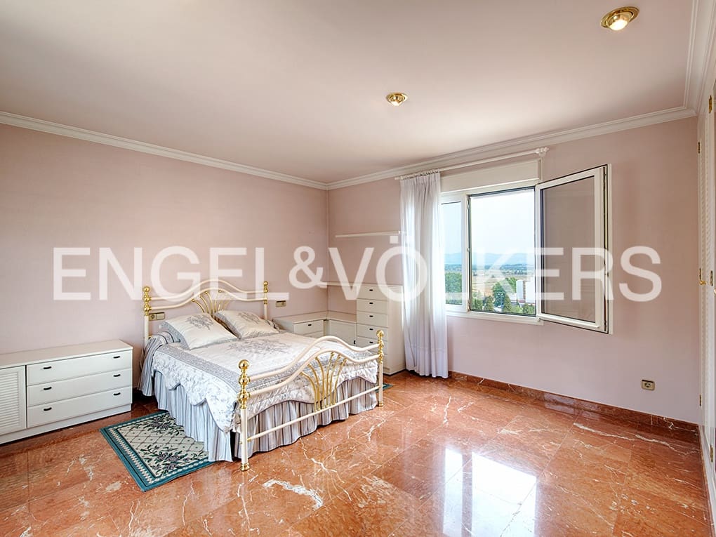 4 makuuhuone Huvila myytävänä paikassa Figueres mukana 
autotalli - 490 000 € (Ref: 9771857)