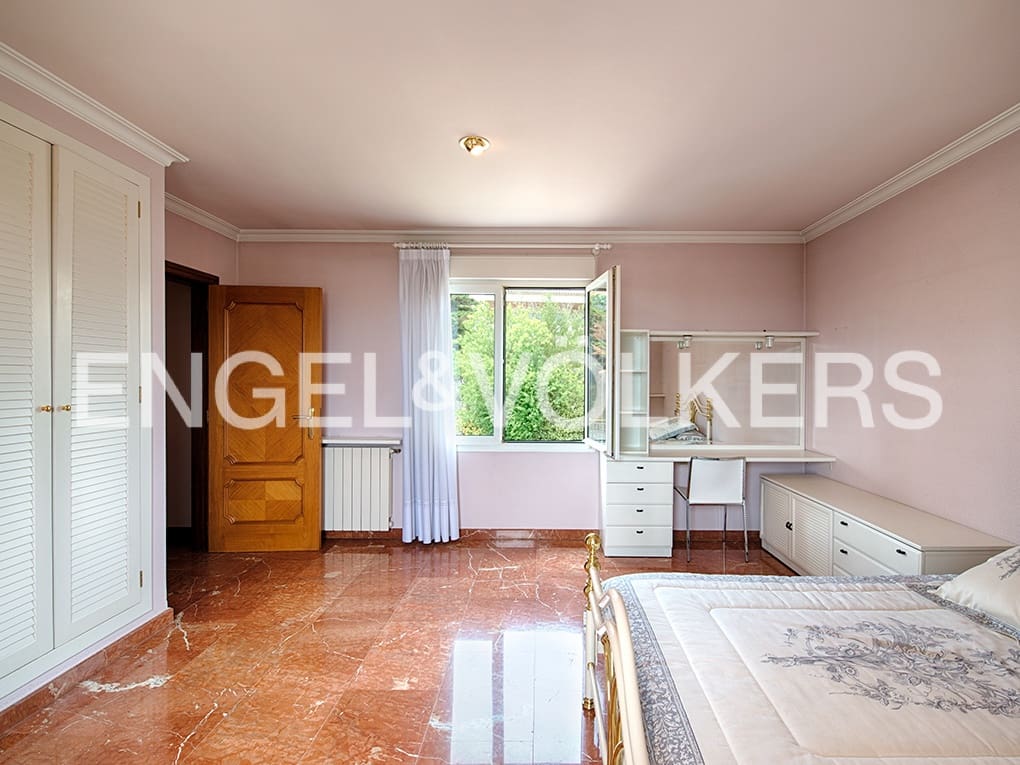 4 makuuhuone Huvila myytävänä paikassa Figueres mukana 
autotalli - 490 000 € (Ref: 9771857)