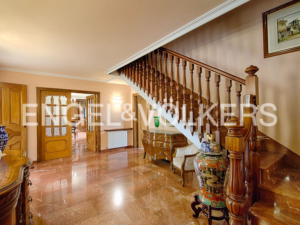 4 makuuhuone Huvila myytävänä paikassa Figueres mukana 
autotalli - 490 000 € (Ref: 9771857)