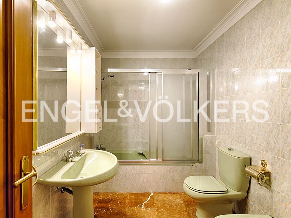 4 makuuhuone Huvila myytävänä paikassa Figueres mukana 
autotalli - 490 000 € (Ref: 9771857)