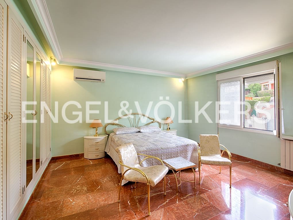 4 makuuhuone Huvila myytävänä paikassa Figueres mukana 
autotalli - 490 000 € (Ref: 9771857)