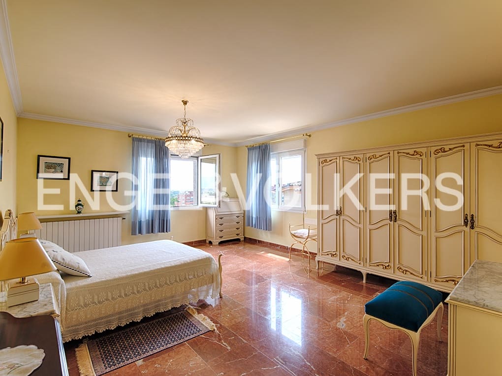 4 makuuhuone Huvila myytävänä paikassa Figueres mukana 
autotalli - 490 000 € (Ref: 9771857)